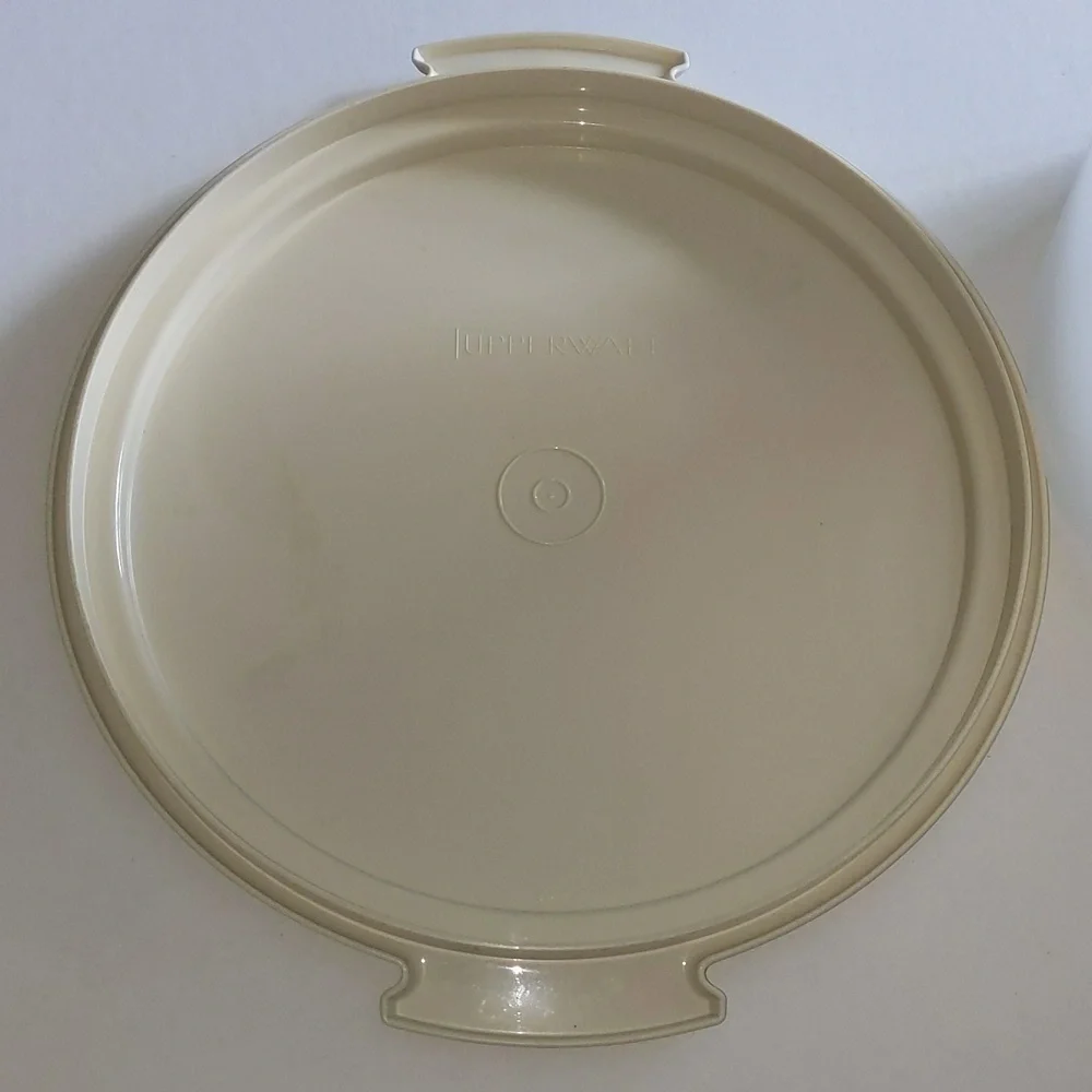 Vintage tupperware Cake taker